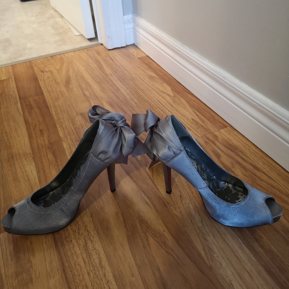 Grey Satin Dreamy high heel pumps 💜💕💜 - Picture 3 of 9
